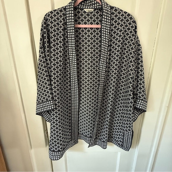 Max Studio Sweaters - Max Studio Black & White Geometric Kimono Size L